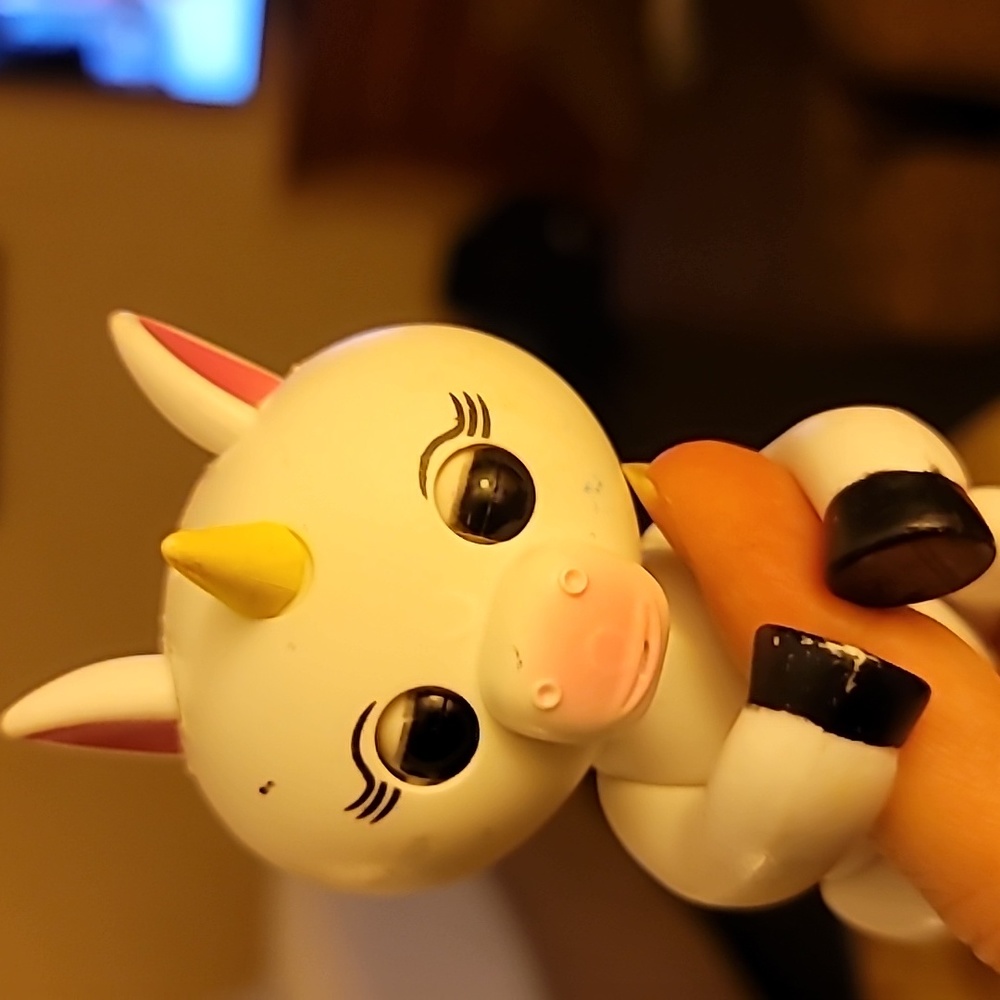 Wow Wee Untamed Fingerlings Baby Unicorn (white) Interactive Electro…